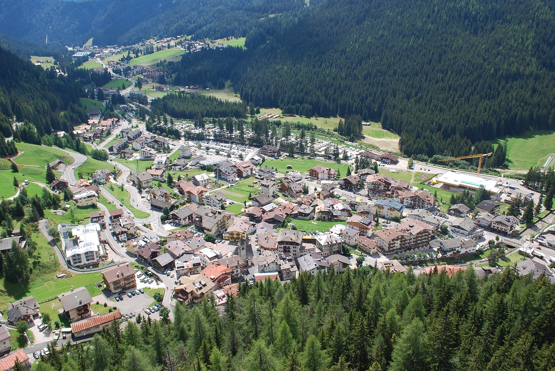 Canazei in Val di Fassa, nel cuore delle Dolomiti