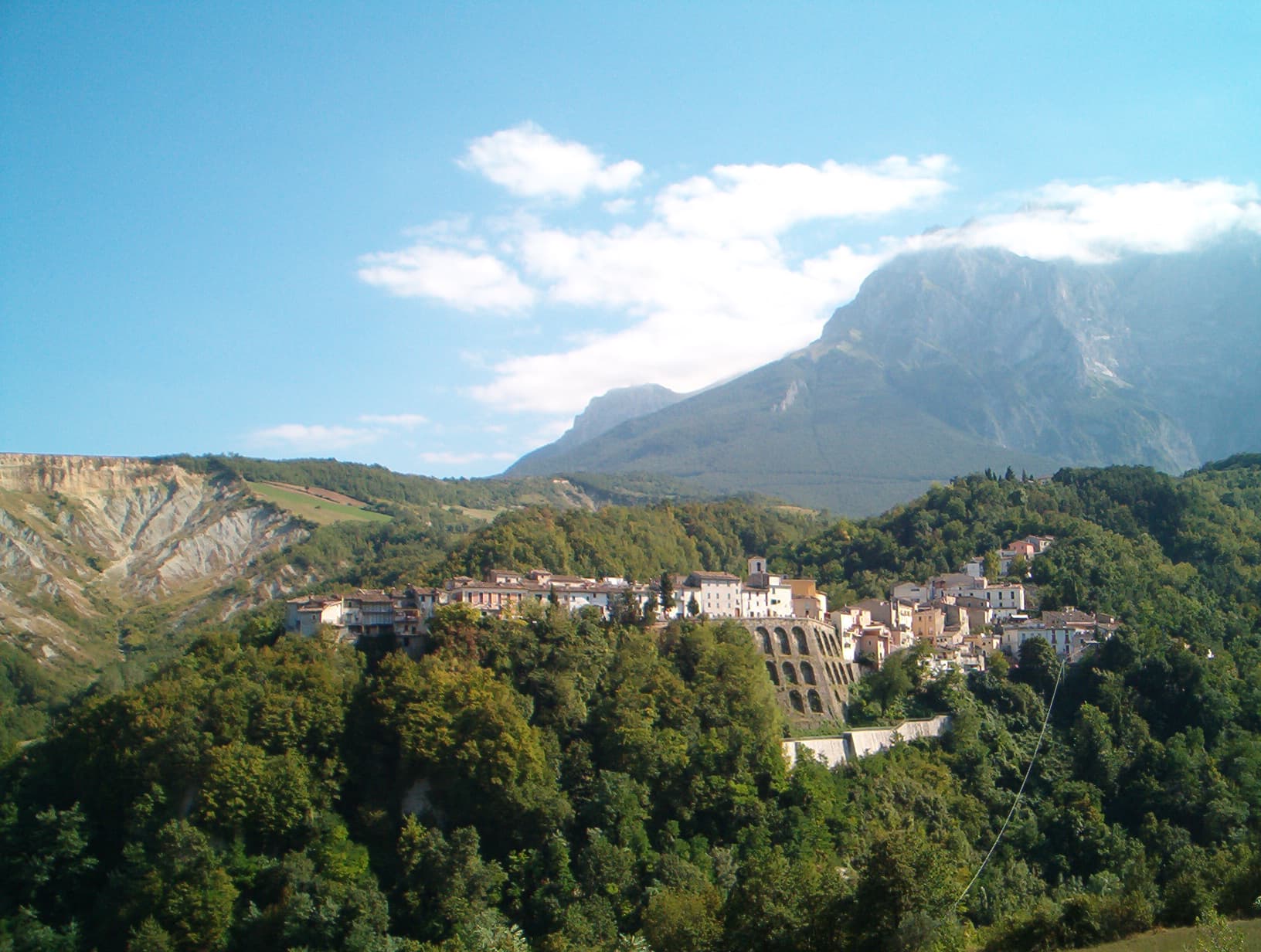 Castelli, borgo della ceramica ai piedi del Gran Sasso
