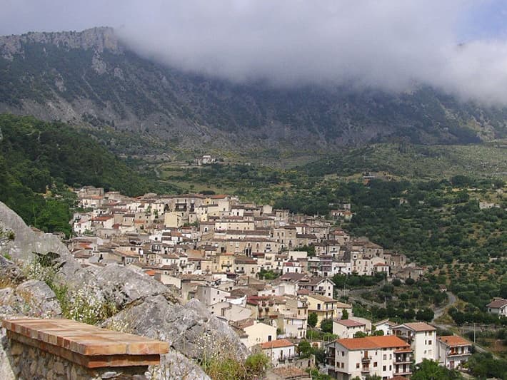 Panorama di Civita, borgo arbëreshë del Pollino