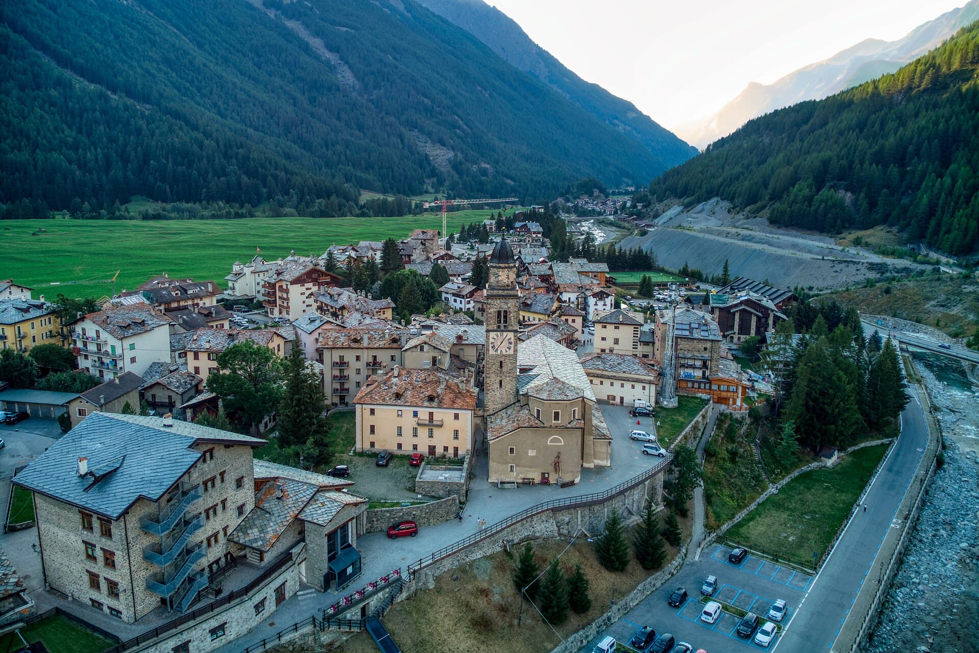 Cogne e il prato di Sant'Orso, porta del Parco del Gran Paradiso