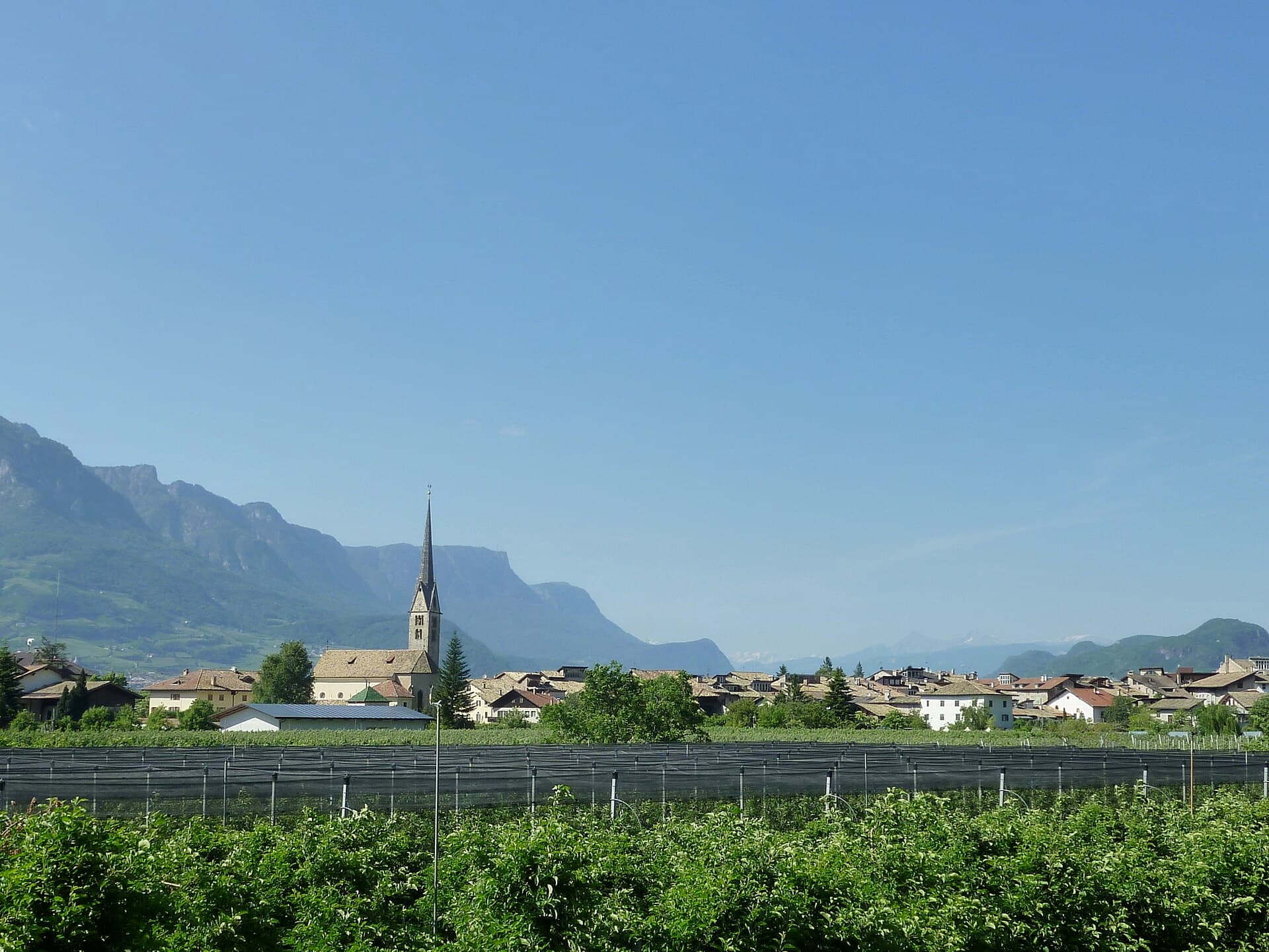 La via porticata di Egna, nella Bassa Atesina