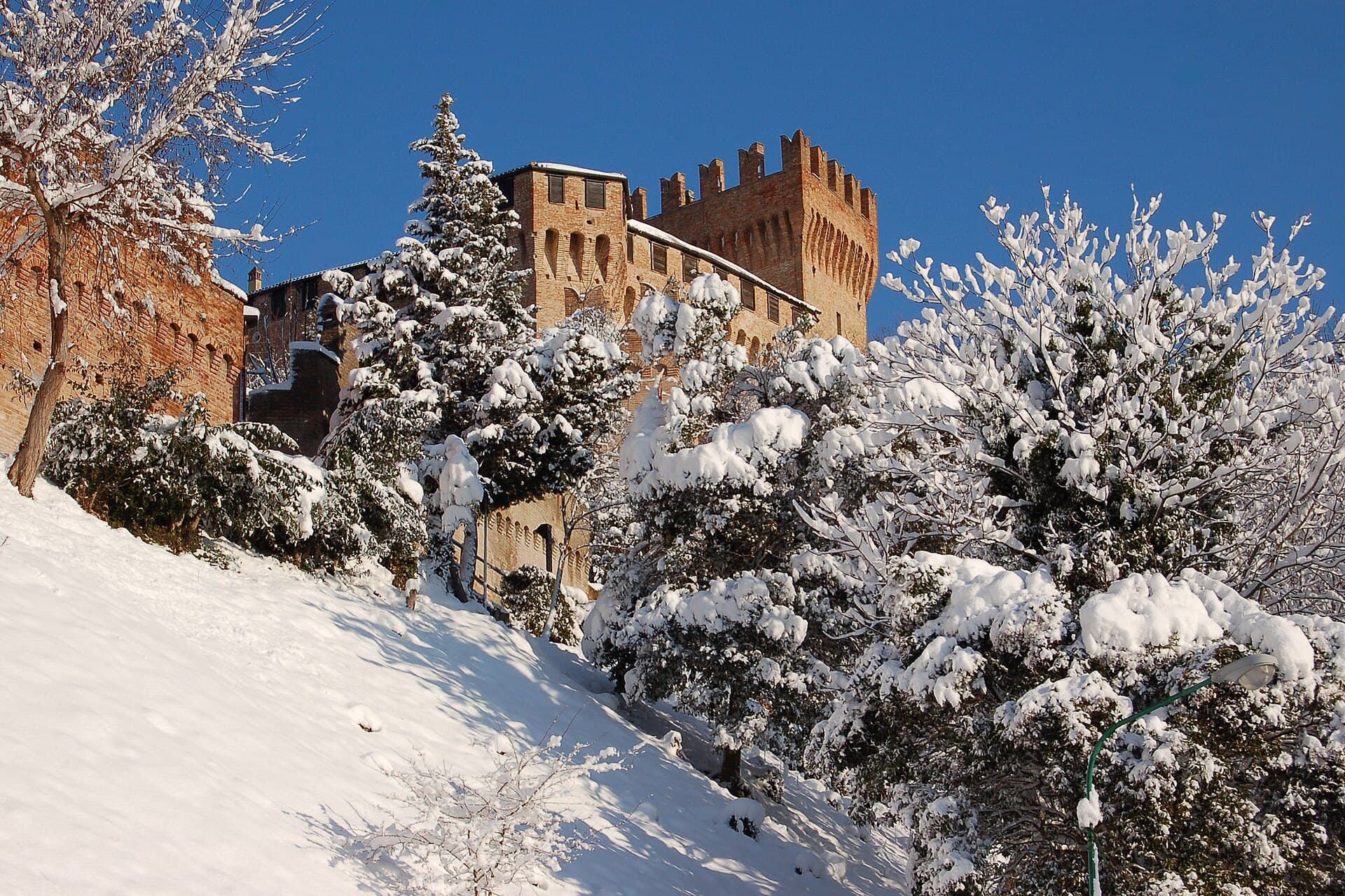 La rocca medievale di Gradara, legata alla leggenda di Paolo e Francesca