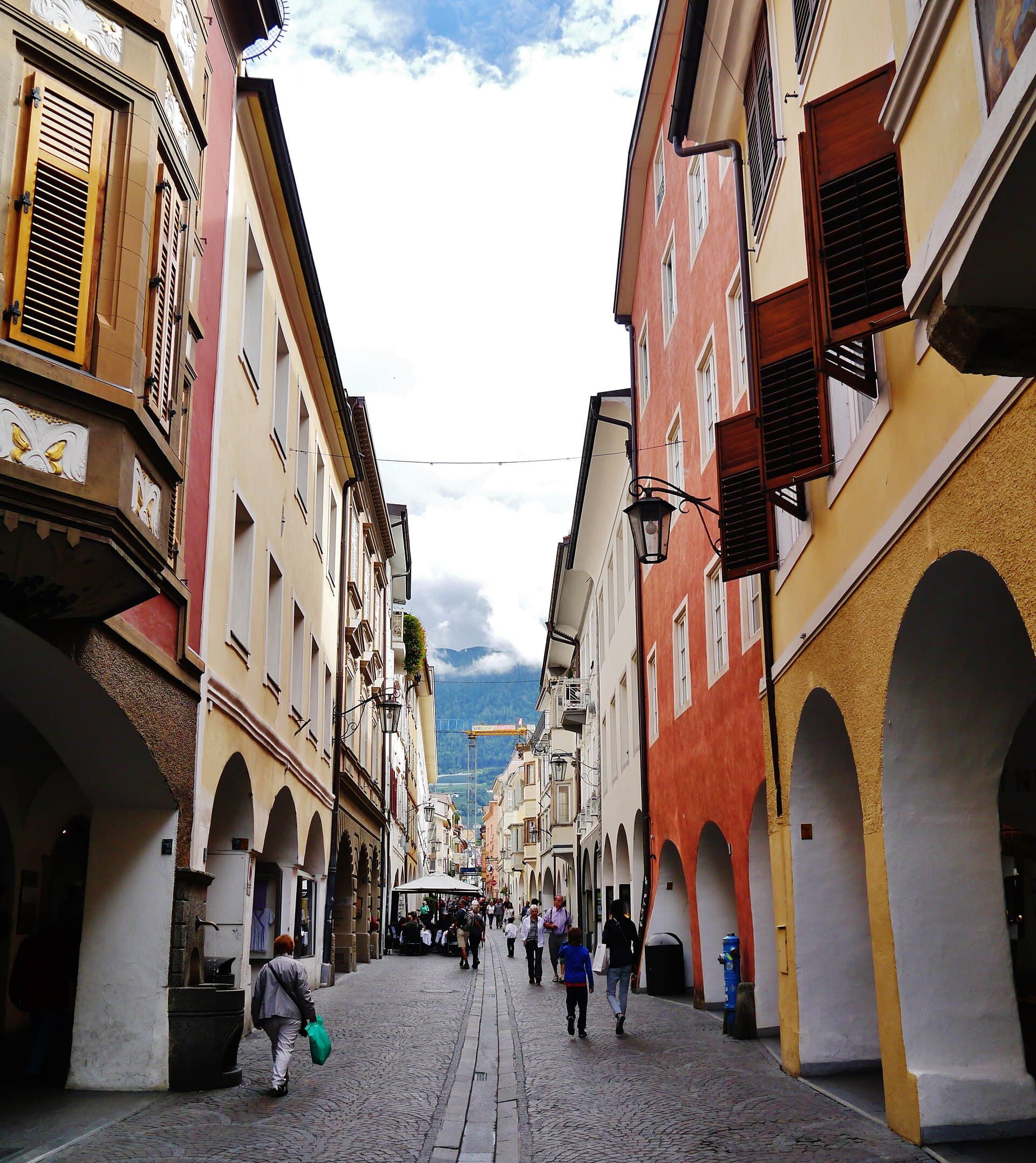 I portici (Laubengasse) nel centro storico di Merano