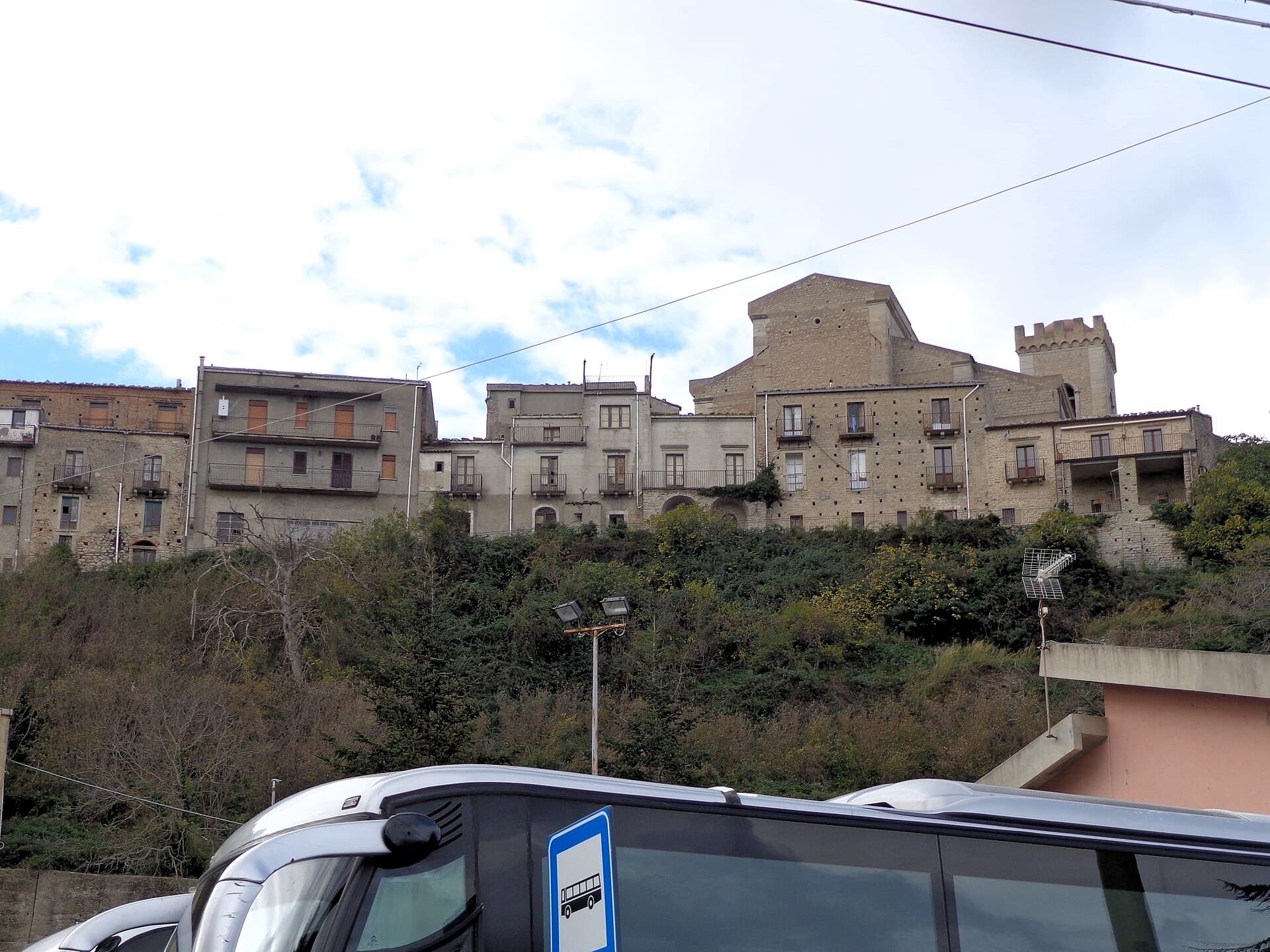 Panorama di Montalbano Elicona, borgo dei Nebrodi dominato dal castello