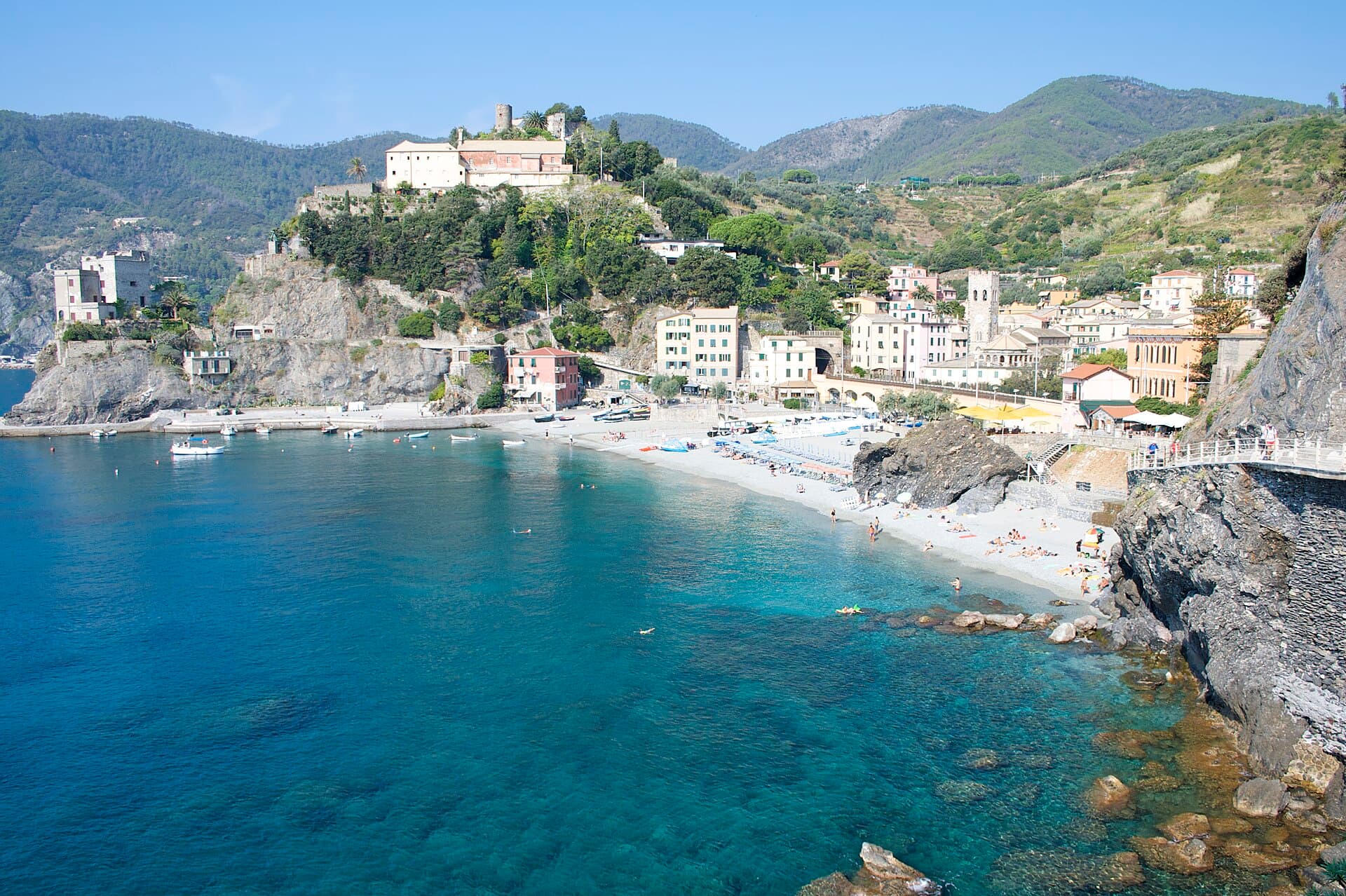 Monterosso al Mare, la più grande delle Cinque Terre, con la spiaggia
