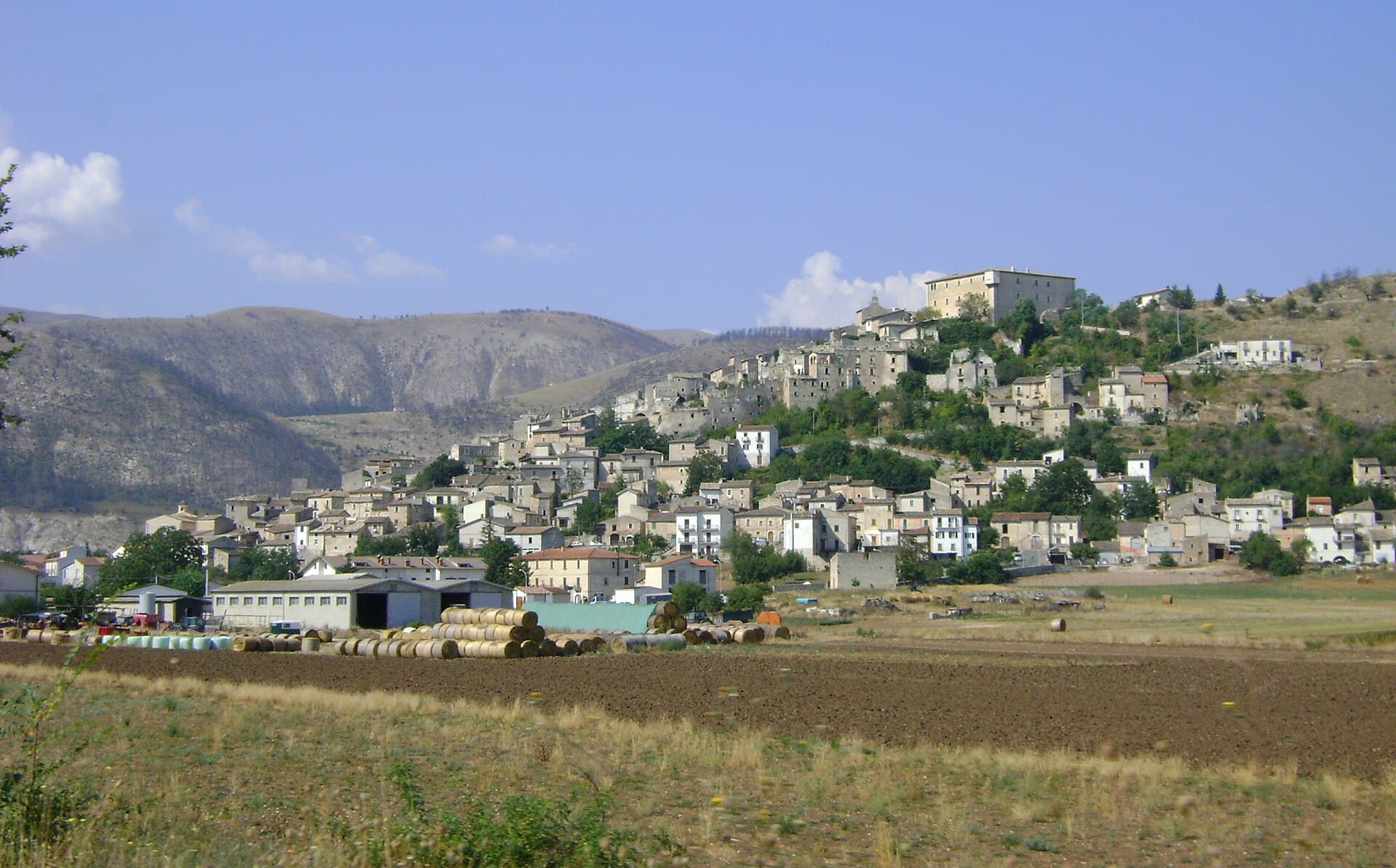 Navelli, borgo dello zafferano sull'omonimo altopiano