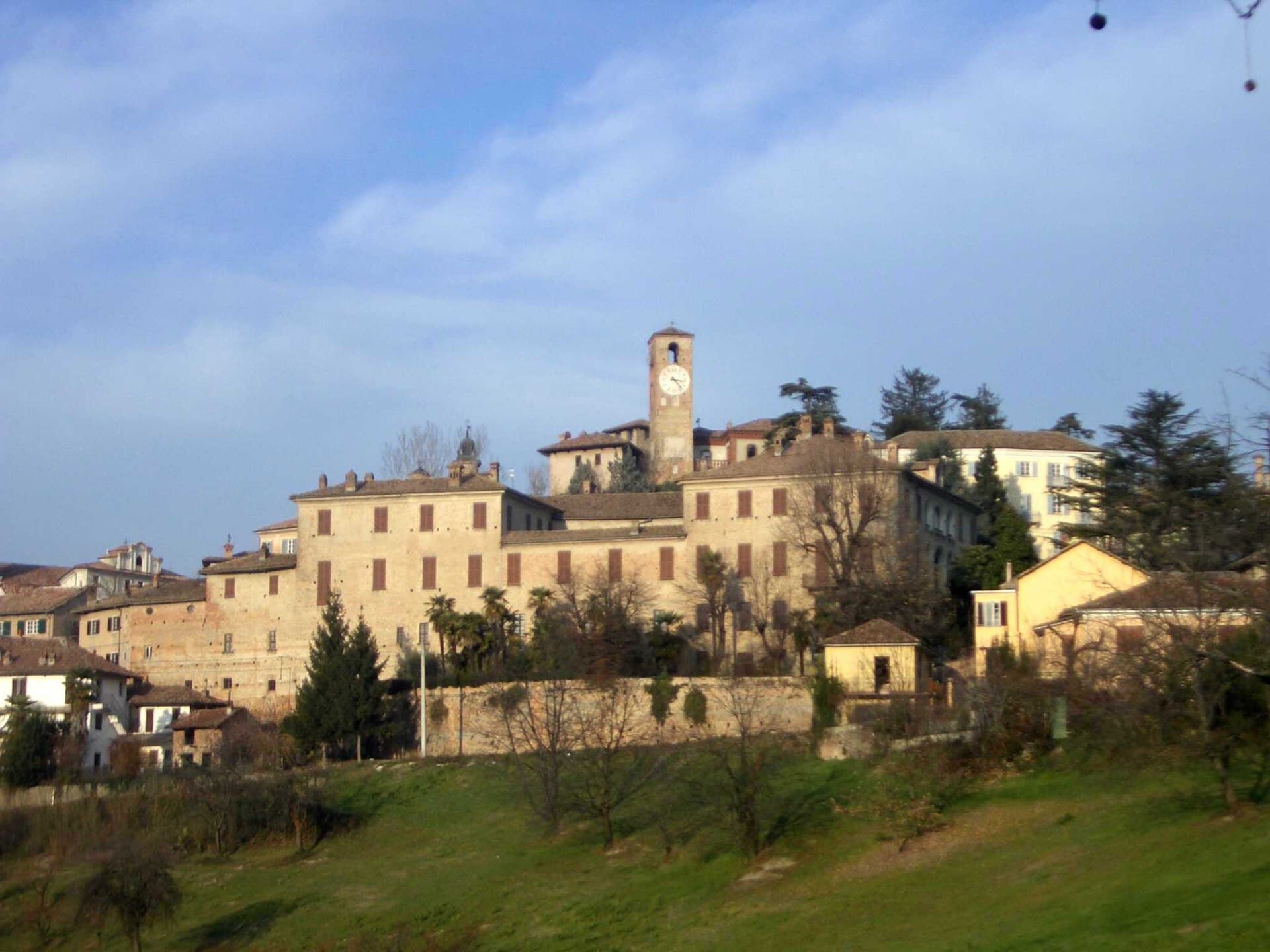 Panorama di Neive tra le colline delle Langhe del Barbaresco