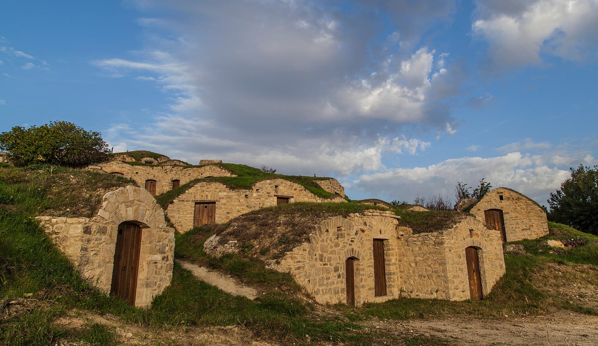 I Palmenti di Pietragalla, antiche cantine in tufo scavate nella roccia