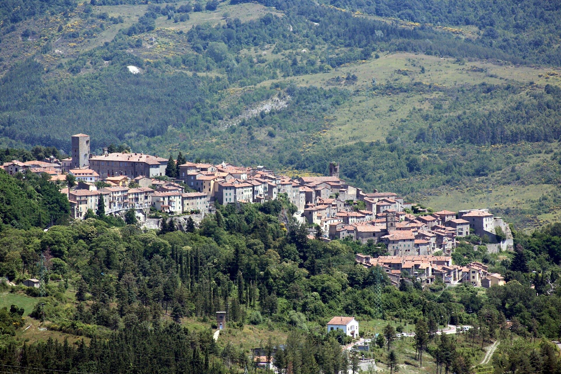 Il borgo di Santa Fiora sulle pendici del Monte Amiata