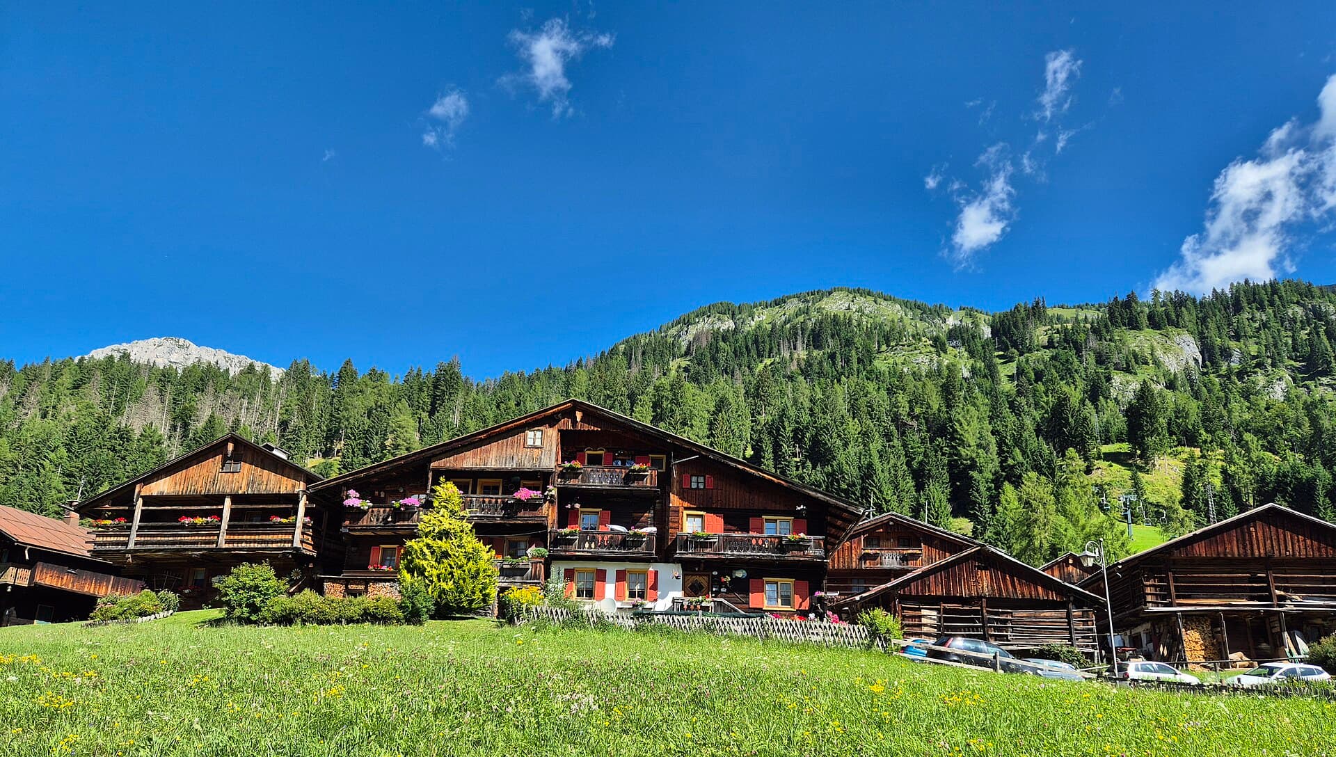 Le antiche case in legno di Sappada, isola linguistica germanofona