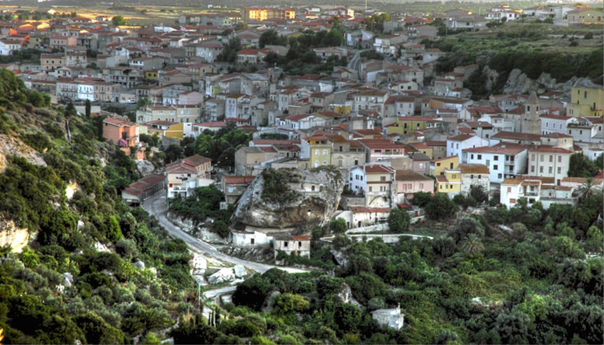 Sedini con la caratteristica Casa delle Rocce