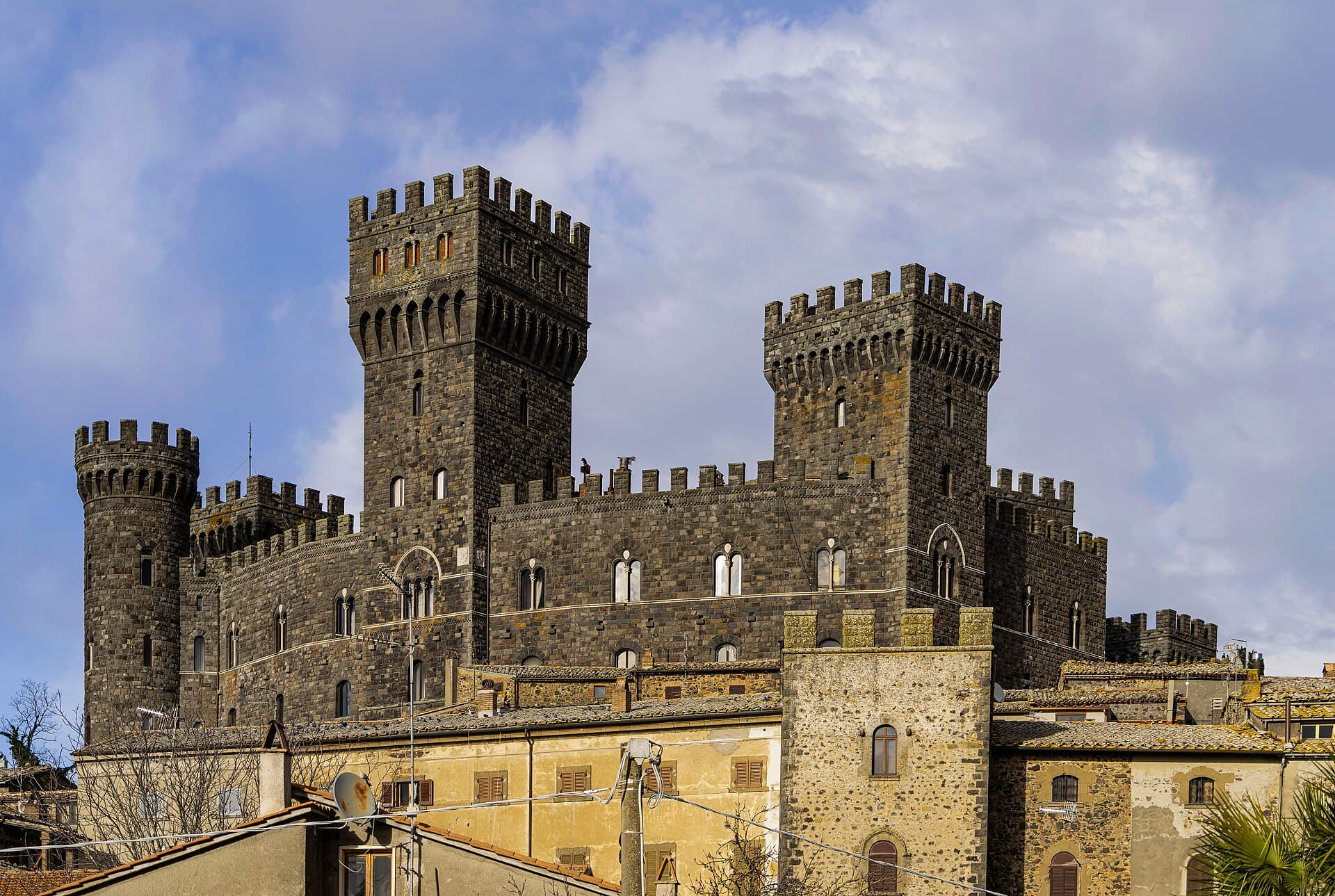 Il Castello Monaldeschi della Cervara a Torre Alfina, nell'alta Tuscia