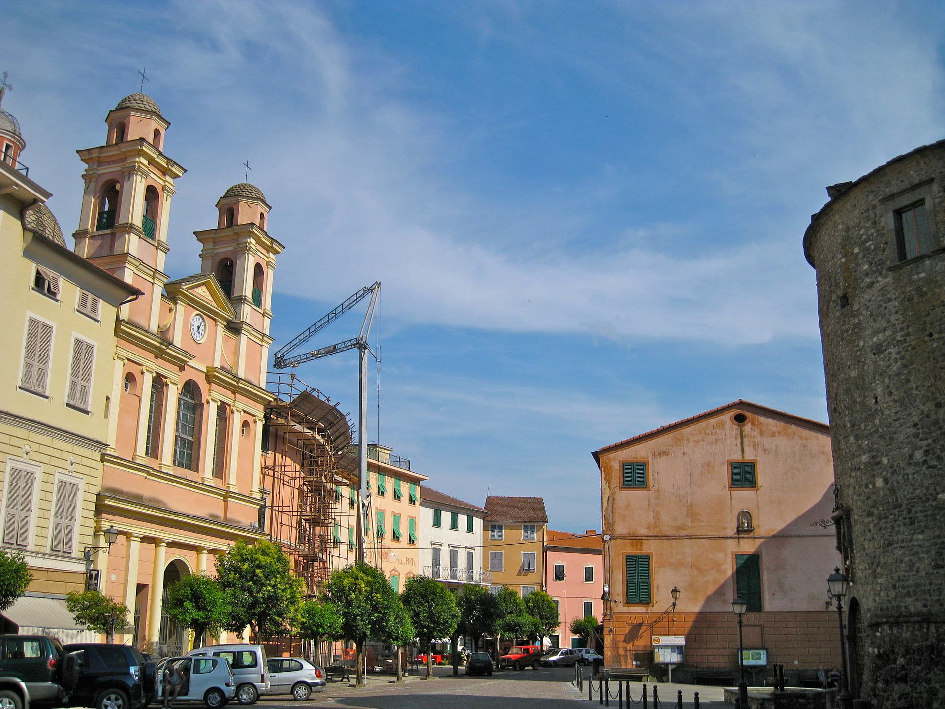 Piazza del Borgo Rotondo di Varese Ligure, in Val di Vara