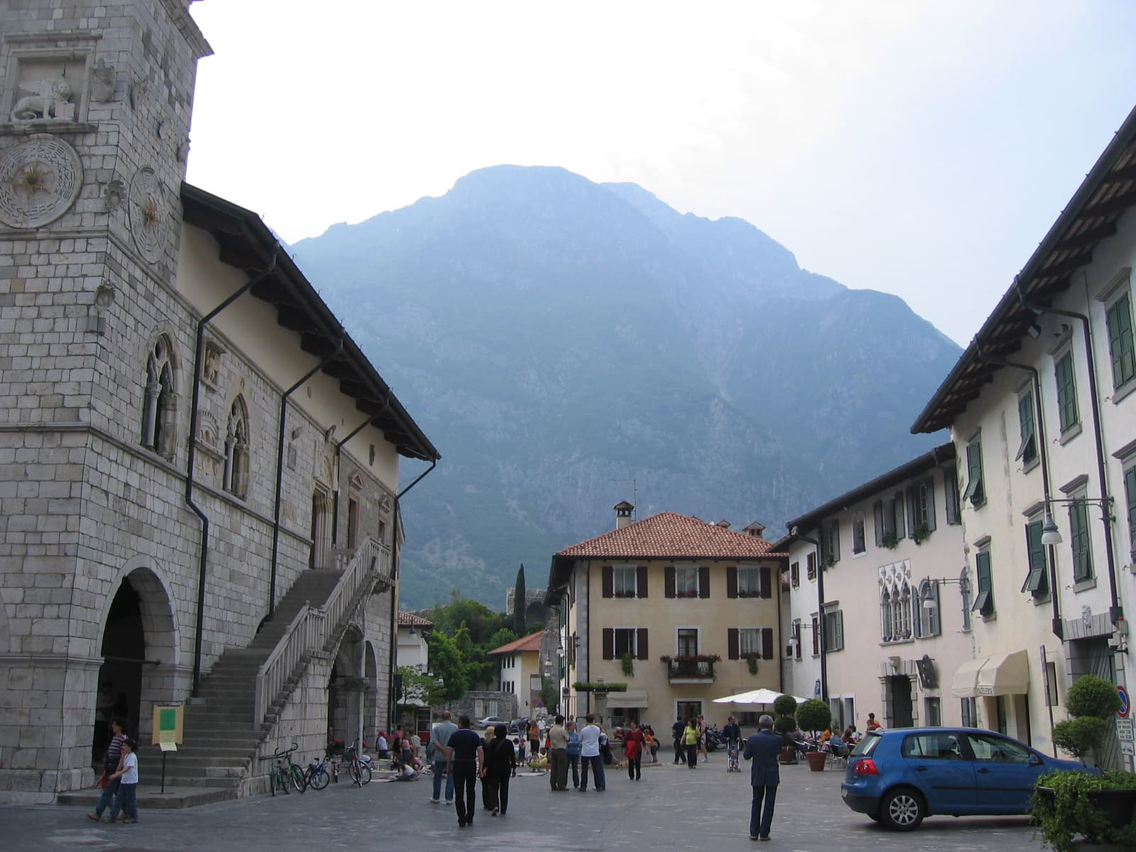 Venzone, borgo medievale murato ricostruito dopo il terremoto del 1976